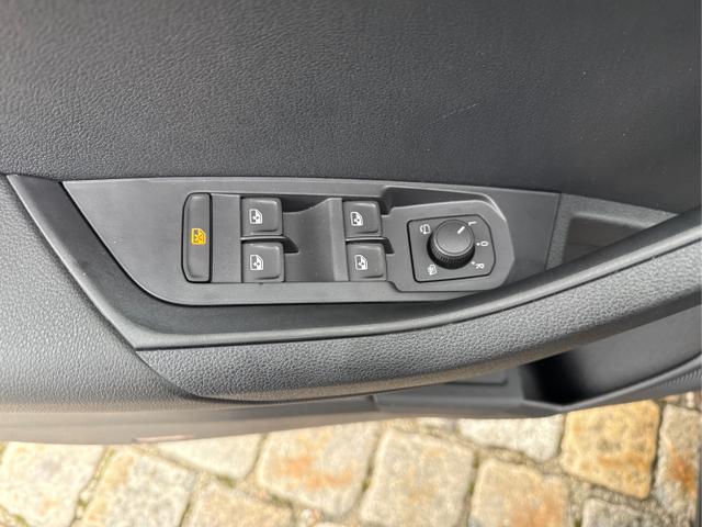 Skoda / Karoq / Schwarz / / / , Beispielbilder, ggf. teilweise mit Sonderausstattung