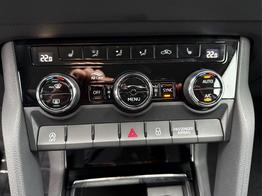 Skoda Karoq Selection 1.5 TSI 150 PS DSG 4 Jahre Garantie-Anhängerkupplung-Keyless-AppleCarPlay-AndroidAuto-Sunset-Tempomat-2-Zonen-Klima-16''Alu 