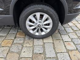 Skoda Karoq Selection 1.5 TSI 150 PS DSG 4 Jahre Garantie-Anhängerkupplung-Keyless-AppleCarPlay-AndroidAuto-Sunset-Tempomat-2-Zonen-Klima-16''Alu 