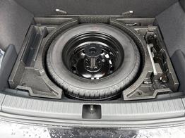 Skoda Karoq Selection 1.5 TSI 150 PS DSG 4 Jahre Garantie-Anhängerkupplung-Keyless-AppleCarPlay-AndroidAuto-Sunset-Tempomat-2-Zonen-Klima-16''Alu 