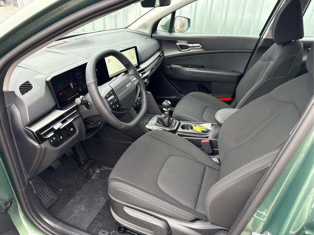 Kia / Sportage / Gr&uuml;n / / / , Bild dient zur Illustration und zeigt aufpreispflichtige Sonderausstattung. "Die Herstellergarantie beginnt bei EU-Fahrzeugen bereits bei Auslieferung vom ausl&auml;ndischen Lieferanten und kann um mehr als 14 Tage verk&uuml;rzt sein.