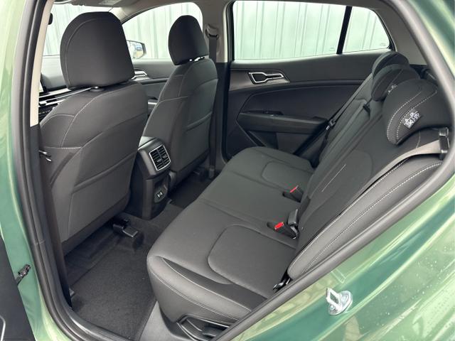 Kia / Sportage / Gr&uuml;n / / / , Bild dient zur Illustration und zeigt aufpreispflichtige Sonderausstattung. "Die Herstellergarantie beginnt bei EU-Fahrzeugen bereits bei Auslieferung vom ausl&auml;ndischen Lieferanten und kann um mehr als 14 Tage verk&uuml;rzt sein.