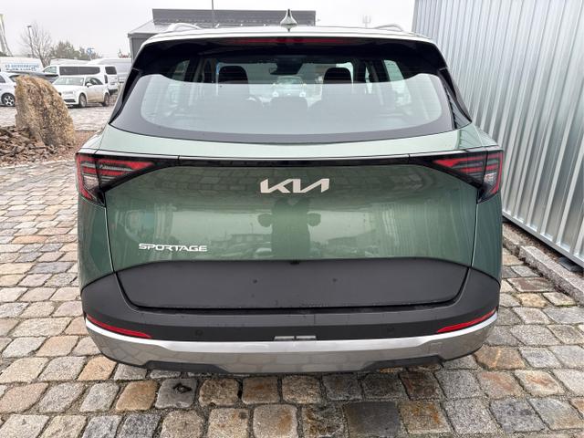 Kia / Sportage / Gr&uuml;n / / / , Bild dient zur Illustration und zeigt aufpreispflichtige Sonderausstattung. "Die Herstellergarantie beginnt bei EU-Fahrzeugen bereits bei Auslieferung vom ausl&auml;ndischen Lieferanten und kann um mehr als 14 Tage verk&uuml;rzt sein.