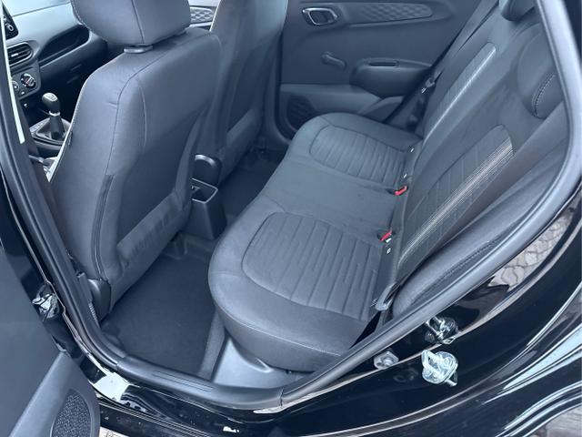 Hyundai / i10 / Schwarz / / / 