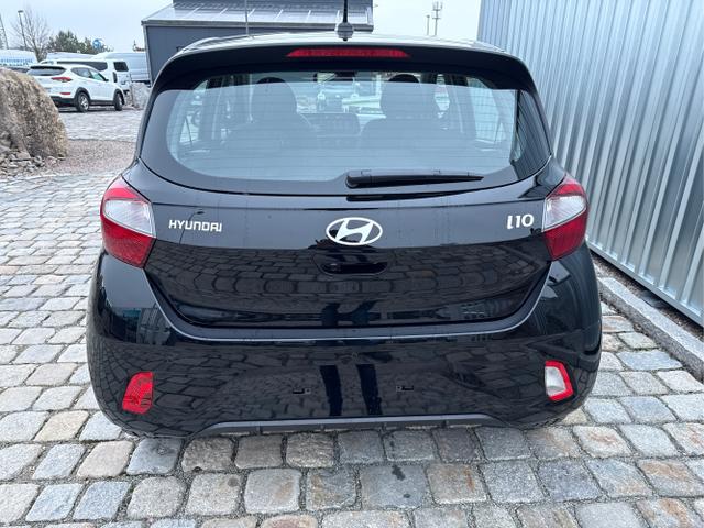 Hyundai / i10 / Schwarz / / / 