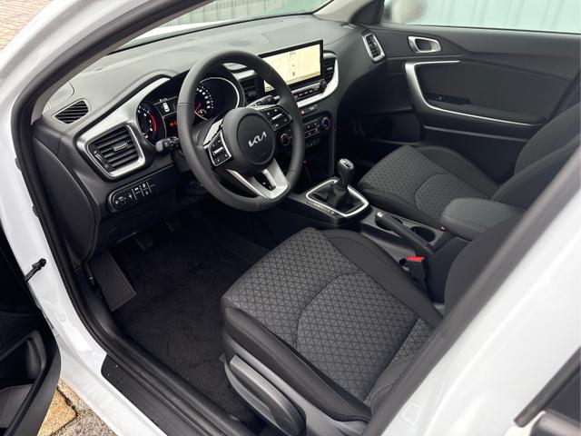 Kia / Ceed / Wei&szlig; / / / , Beispielbilder, ggf. teilweise mit Sonderausstattung