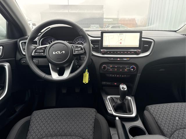 Kia / Ceed / Wei&szlig; / / / , Beispielbilder, ggf. teilweise mit Sonderausstattung