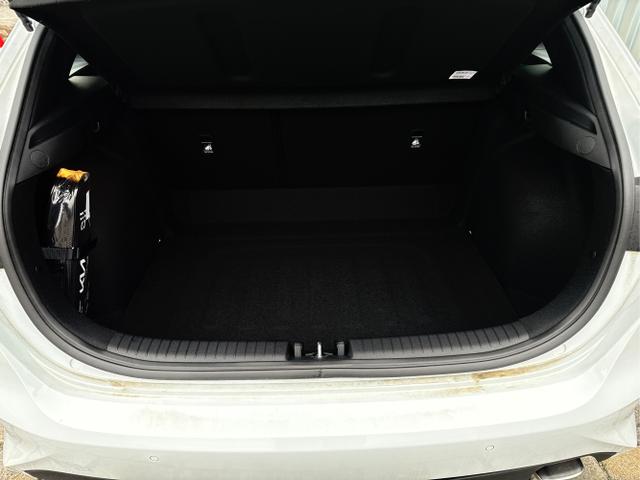 Kia / Ceed / Wei&szlig; / / / , Beispielbilder, ggf. teilweise mit Sonderausstattung