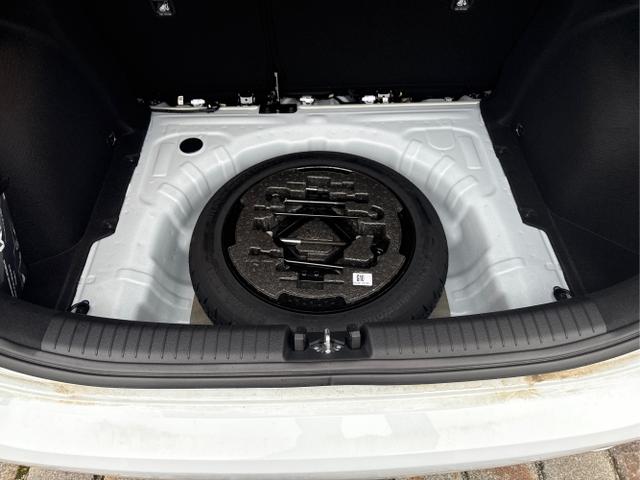 Kia / Ceed / Wei&szlig; / / / , Beispielbilder, ggf. teilweise mit Sonderausstattung