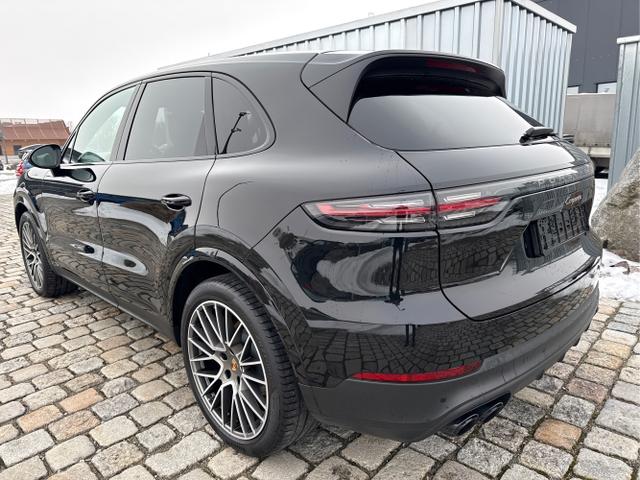 Porsche / Cayenne / Schwarz / / / 