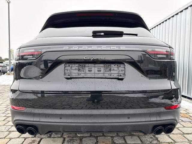 Porsche / Cayenne / Schwarz / / / 