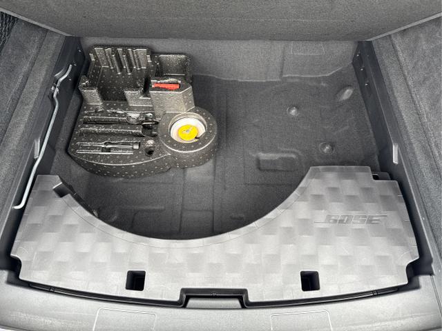 Porsche / Cayenne / Schwarz / / / 