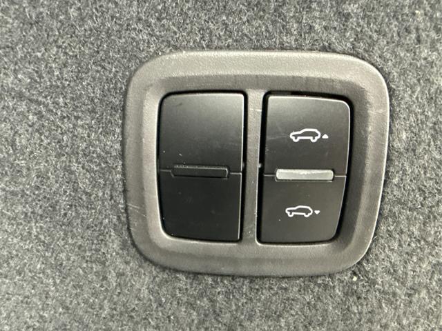 Porsche / Cayenne / Schwarz / / / 