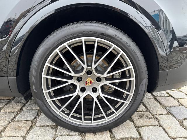 Porsche / Cayenne / Schwarz / / / 