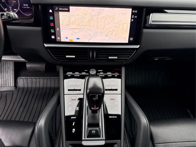Porsche / Cayenne / Schwarz / / / 