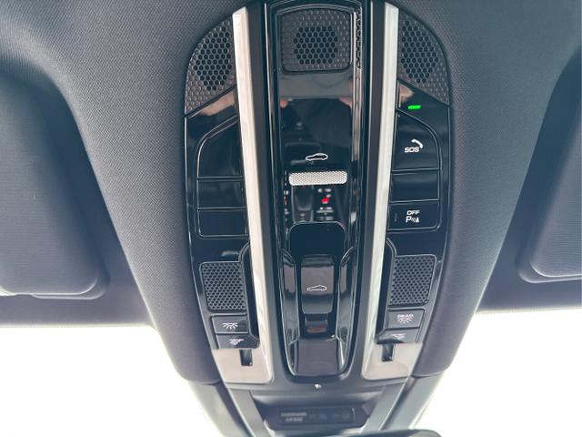 Porsche / Cayenne / Schwarz / / / 