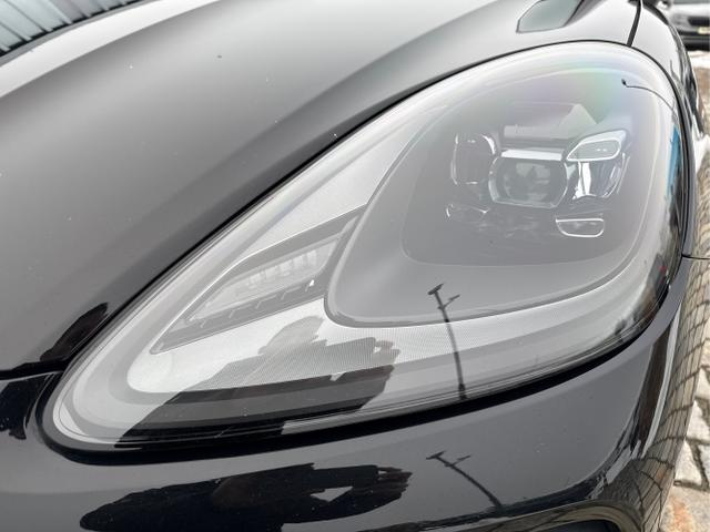 Porsche / Cayenne / Schwarz / / / 