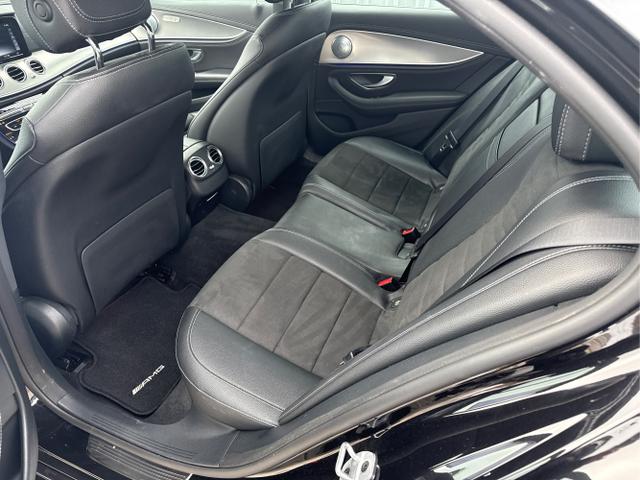 Mercedes-Benz / E-Klasse Limousine / Schwarz / / / 