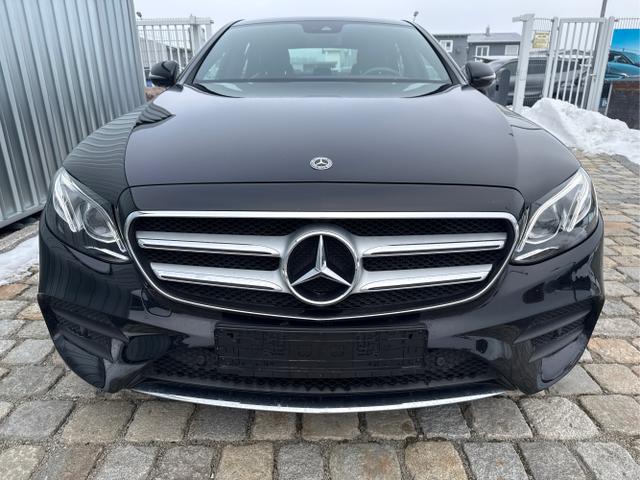 Mercedes-Benz / E-Klasse Limousine / Schwarz / / / 