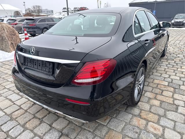 Mercedes-Benz E-Klasse - E 200 AMG-LINE 184 PS-Automatik-NAVI-Burmester Soundsyst-SHZ-MultibeamLED-PDC-Kamera-Ambiente-Alu 19"-SOFORT