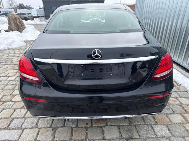 Mercedes-Benz / E-Klasse Limousine / Schwarz / / / 