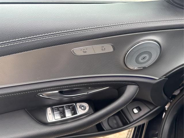 Mercedes-Benz / E-Klasse Limousine / Schwarz / / / 