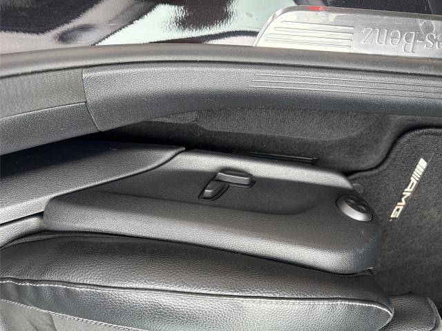 Mercedes-Benz / E-Klasse Limousine / Schwarz / / / 