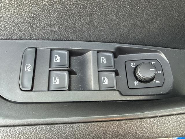 Skoda / Karoq / Blau / / / 