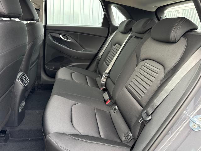 Hyundai / i30 / Grau / / / 