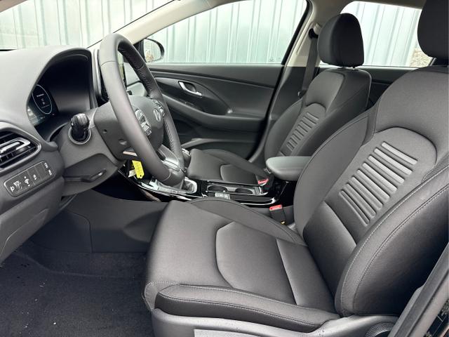 Hyundai / i30 / Schwarz / / / 