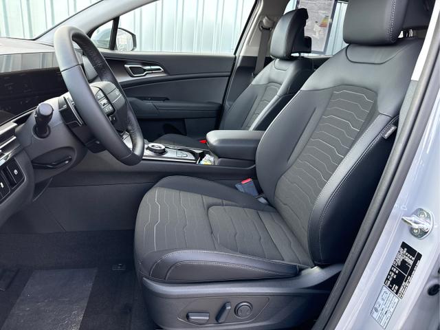 Kia / Sportage / Grau / / / , Bild dient zur Illustration und zeigt aufpreispflichtige Sonderausstattung. "Die Herstellergarantie beginnt bei EU-Fahrzeugen bereits bei Auslieferung vom ausl&auml;ndischen Lieferanten und kann um mehr als 14 Tage verk&uuml;rzt sein.