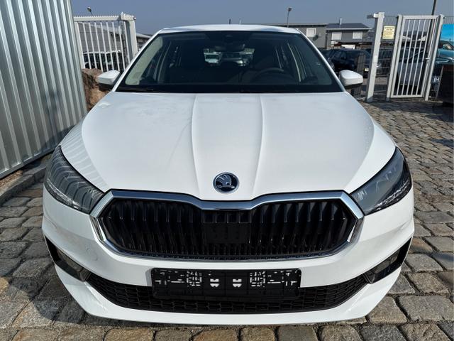 Skoda Fabia - Sondermodell 130 Jahre Selection Plus 1.0 TSI 85kW/116 PS -DSG-AppleCarPlay-AndroidAuto-LED-PDC-Kamera-Winterpaket-Sitzheizung-DAB-Klima-Tempomat-ALU 15"-Sofort verf&uuml;gbar