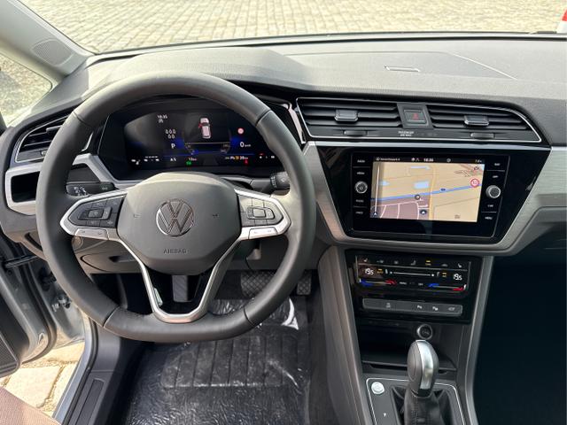 Volkswagen / Touran / Silber / / / , Beispielbilder, ggf. teilweise mit Sonderausstattung