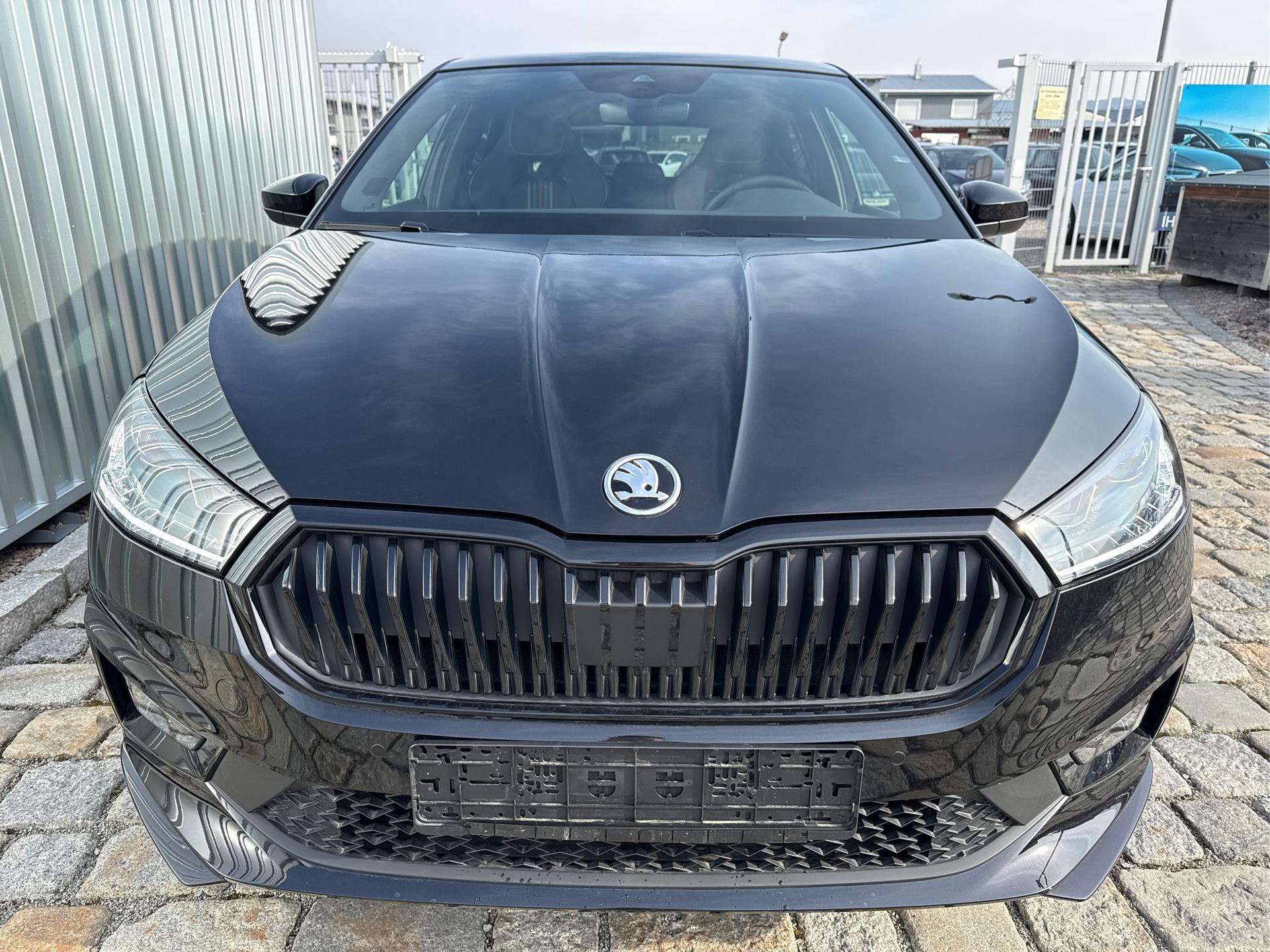 Skoda Fabia Monte Carlo 1.0 TSI 116 PS DSG-Smartlink-DAB-Bluetooth-Panodach-Klimaautomatik-2xPDC--Kamera-SHZ-LED-Tempomat-17''Alu-Sofort 