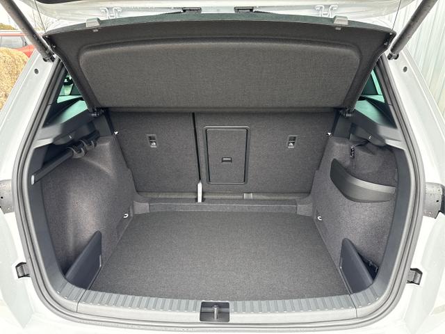 Skoda / Karoq / Wei&szlig; / / / , Beispielbilder