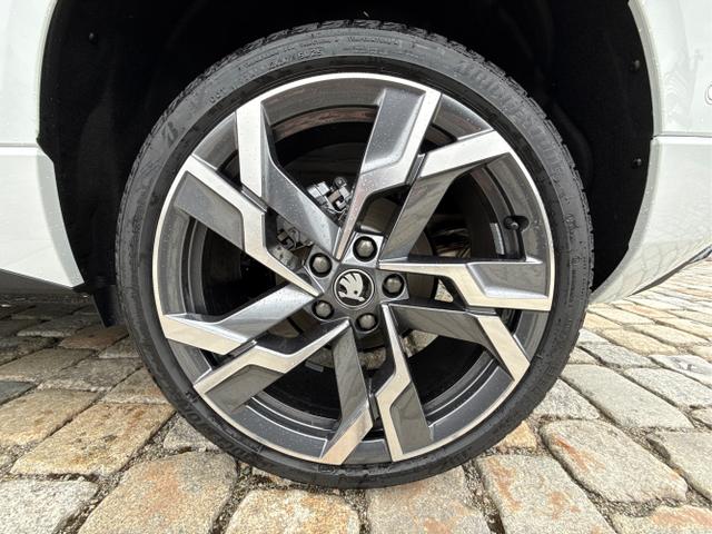 Skoda / Karoq / Wei&szlig; / / / , Beispielbilder