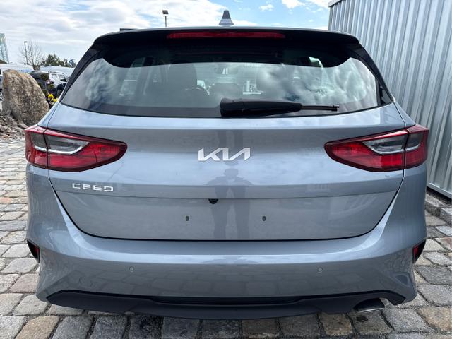 Kia / Ceed / Silber / / / , Beispielbilder, ggf. teilweise mit Sonderausstattung