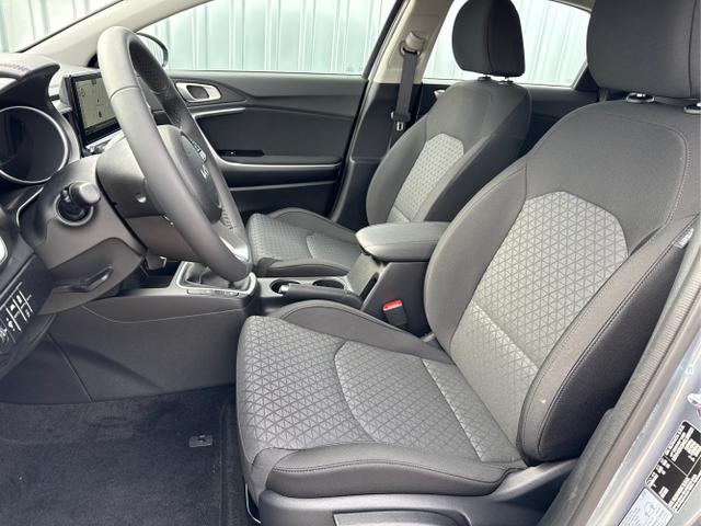 Kia / Ceed / Silber / / / , Beispielbilder, ggf. teilweise mit Sonderausstattung