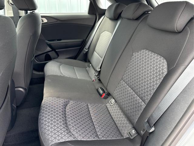 Kia / Ceed / Silber / / / , Beispielbilder, ggf. teilweise mit Sonderausstattung