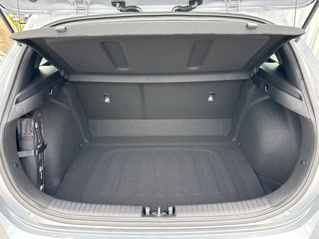 Kia / Ceed / Silber / / / , Beispielbilder, ggf. teilweise mit Sonderausstattung