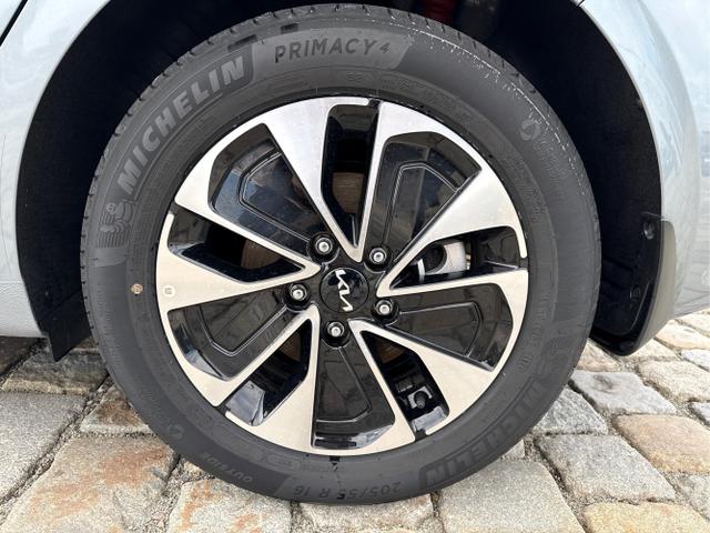 Kia / Ceed / Silber / / / , Beispielbilder, ggf. teilweise mit Sonderausstattung