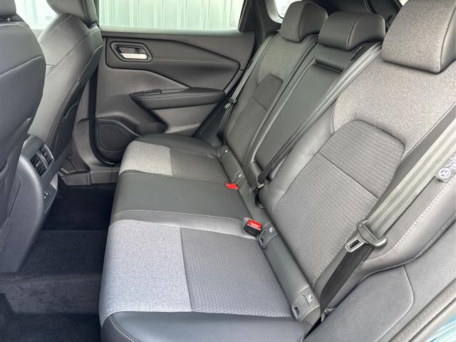 Nissan / Qashqai / Gr&uuml;n / / / , Beispielbilder, ggf. teilweise mit Sonderausstattung