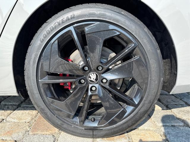 Skoda / Octavia Combi / Grau / / / , Beispielbilder, ggf. teilweise mit Sonderausstattung