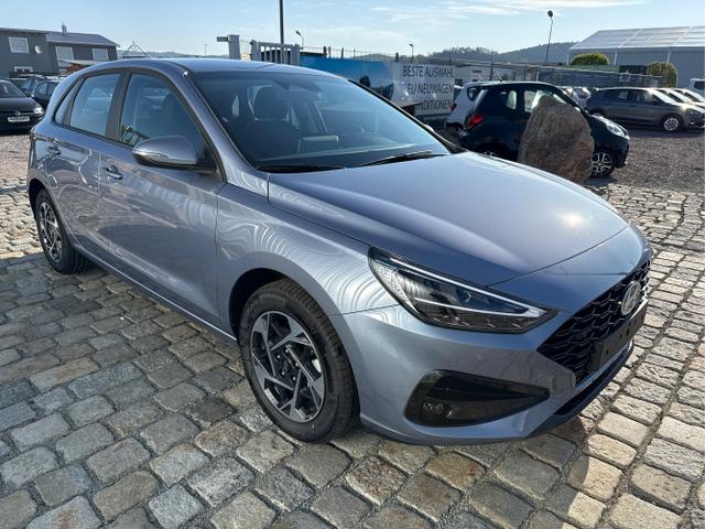 Hyundai / i30 / Blau / / / 
