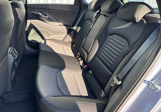 Hyundai i30 GO! 1.5 DPI 97 PS 6-Gang-Schaltgetriebe-Winterpaket-AutoHold-LED-RDKS-AppleCarPlay & AndroidAuto-NAVI-16"-sofort 