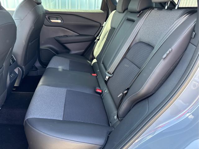 Nissan / Qashqai / Grau / / / , Beispielbilder