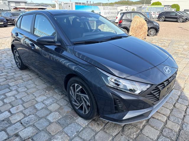 Hyundai / i20 / Grau / / / 