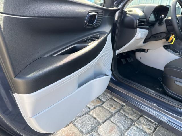 Hyundai / i20 / Grau / / / 