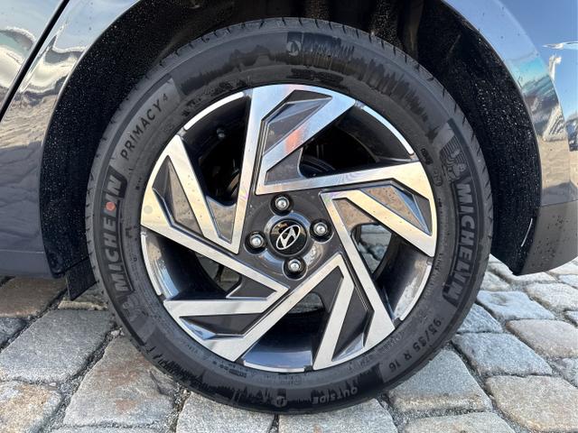 Hyundai / i20 / Grau / / / 