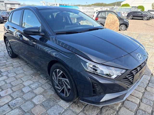 Hyundai / i20 / Grau / / / 